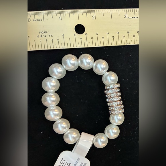 NWT Meridian Stretch Bracelet Faux Pearl and Rhinestones - Picture 7 of 7